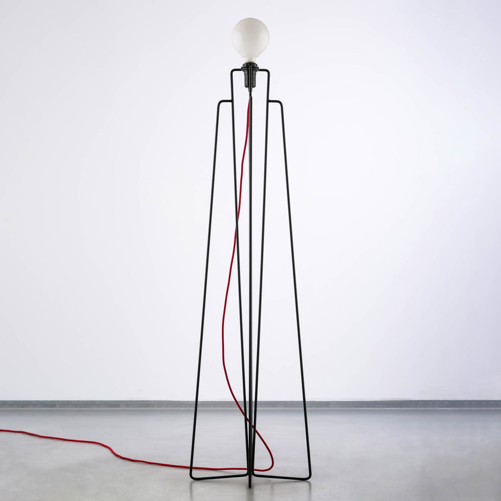 Gulvlampe Model M1 stål og opalglass svart E14 detalj av glasskjerm