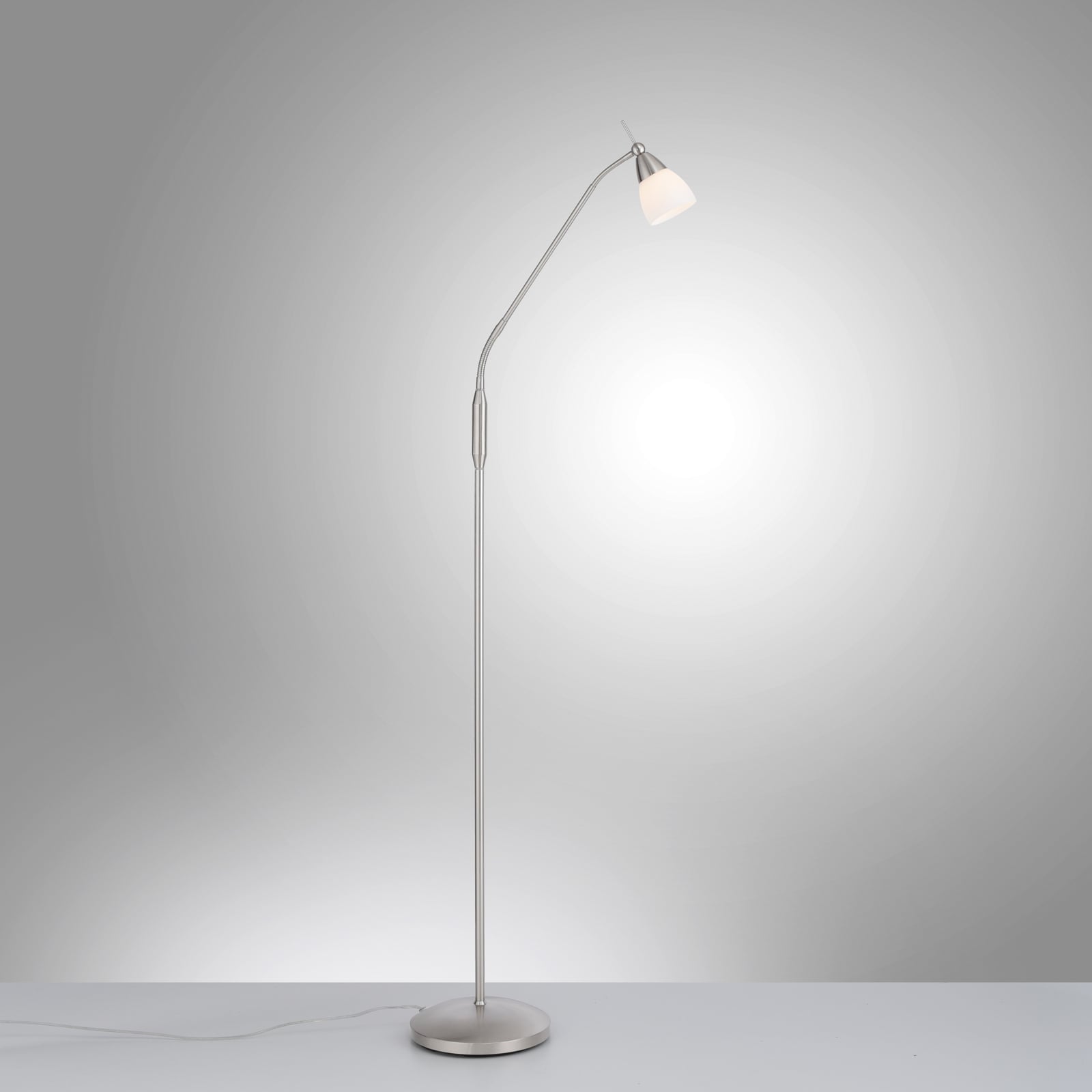 Detaljbilde av opalglass på Gulvlampe Pino opalglass sølv dimbar 163 cm
