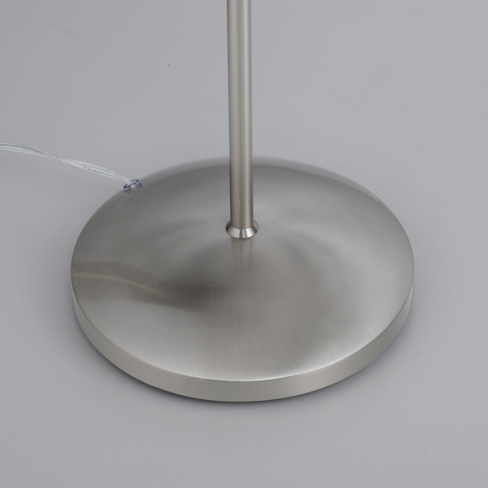 Nærbilde av touchdimmer på Gulvlampe Pino opalglass sølv dimbar 163 cm