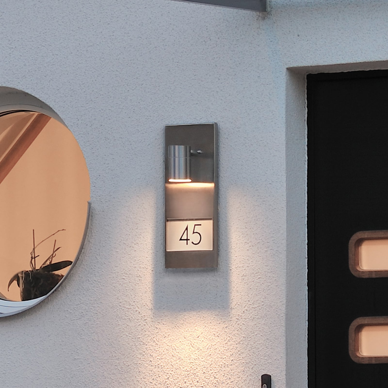 Detalj av Husnummerbelysning Modena 7655 rustfritt stål