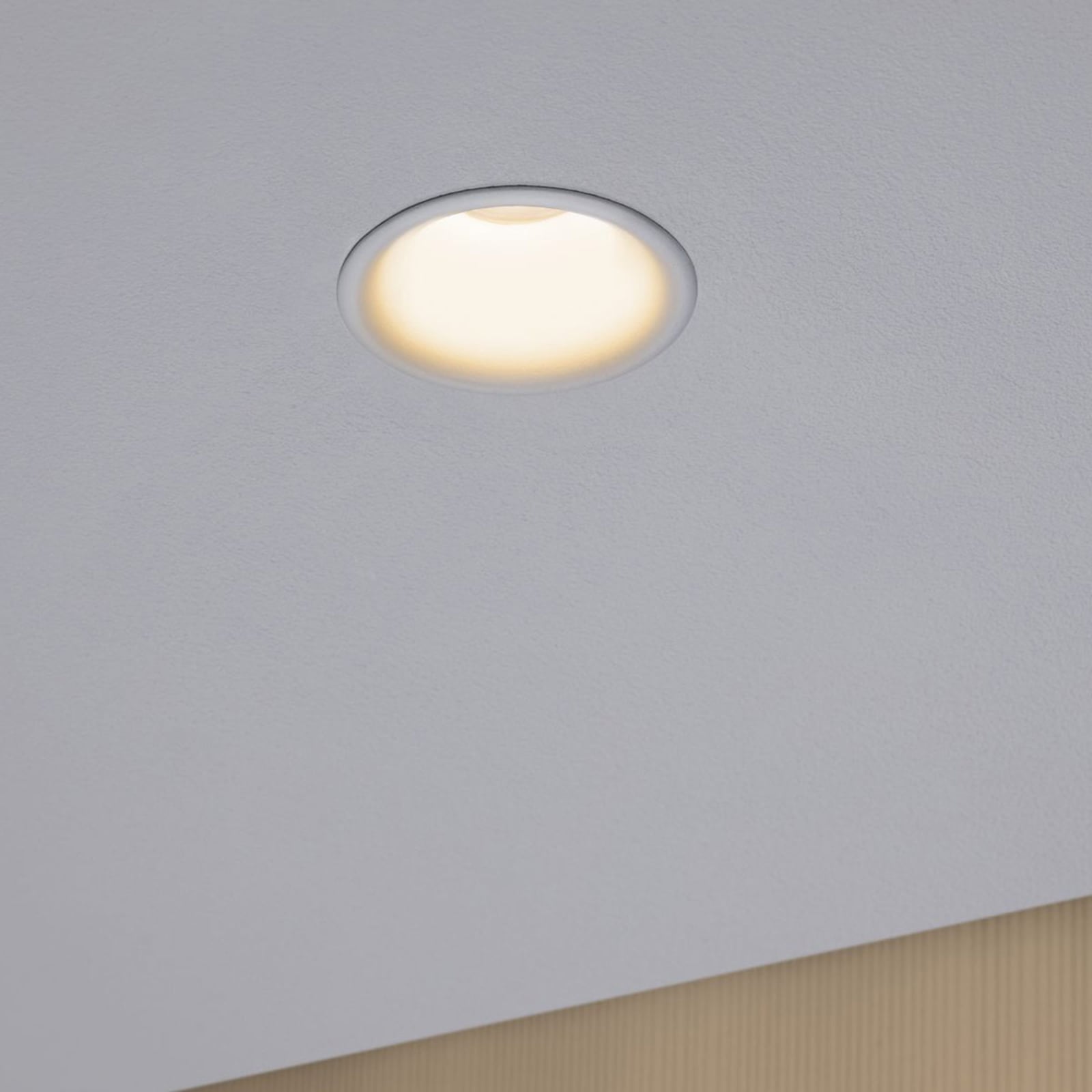 Innbyggingsspot Cymbal warmdim matt hvit detalj av LED-lys