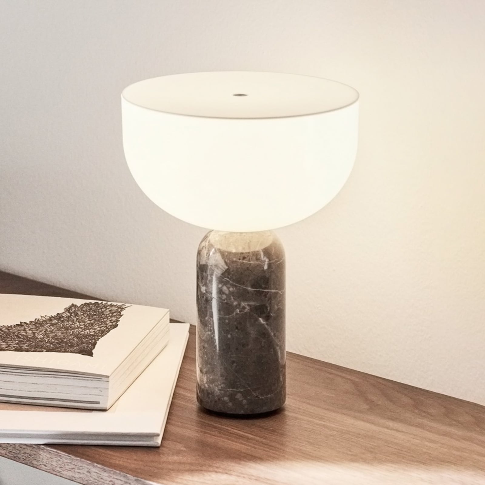 Kizu oppladbar bordlampe Gris du Marais marmor dimbar forfra
