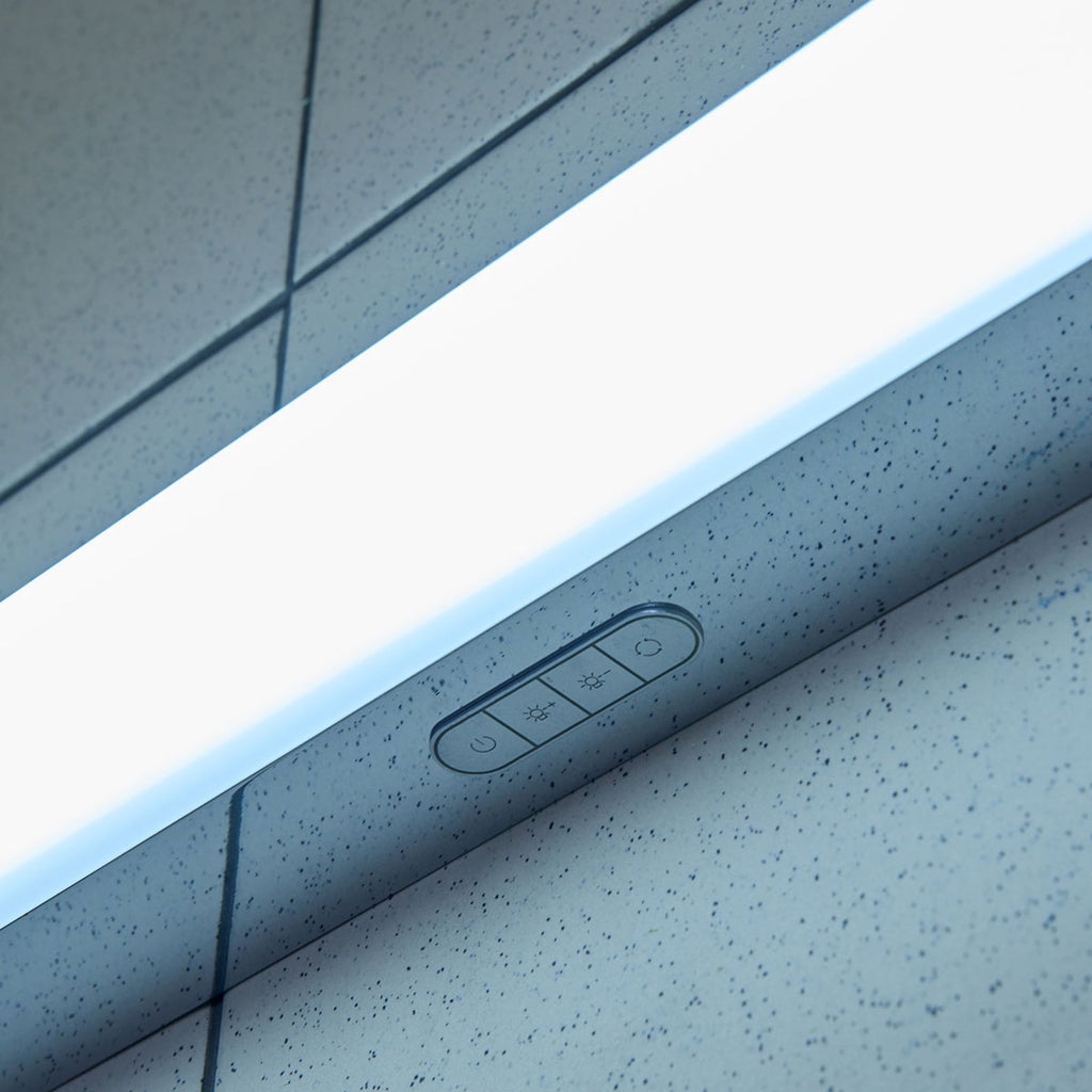LED baderomslampe Jesko vegg dimbar CCT 33 cm IP44 med lys på