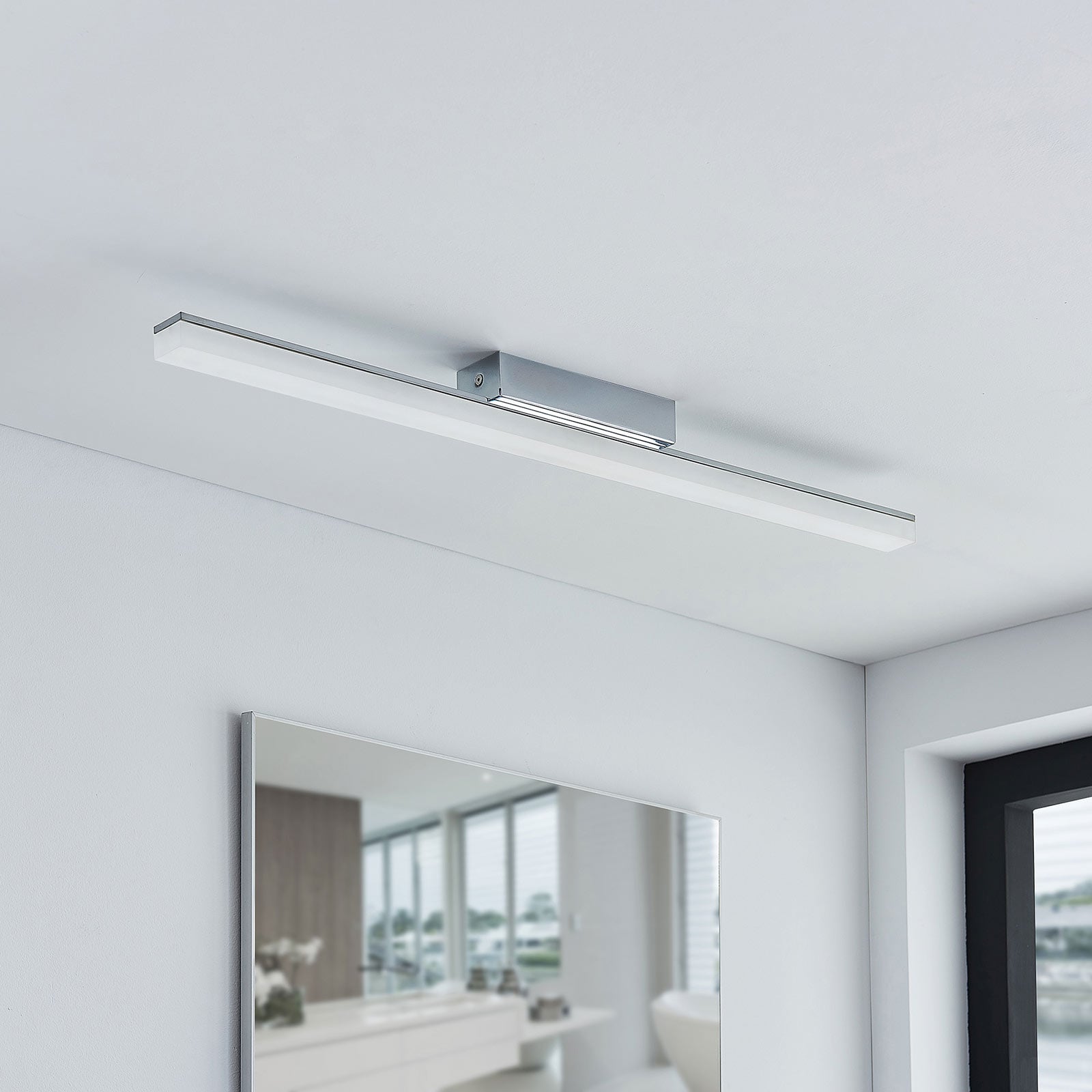 LED baderomslampe Levke akryl krom 75 cm dimbar IP44 nærbilde av akryl