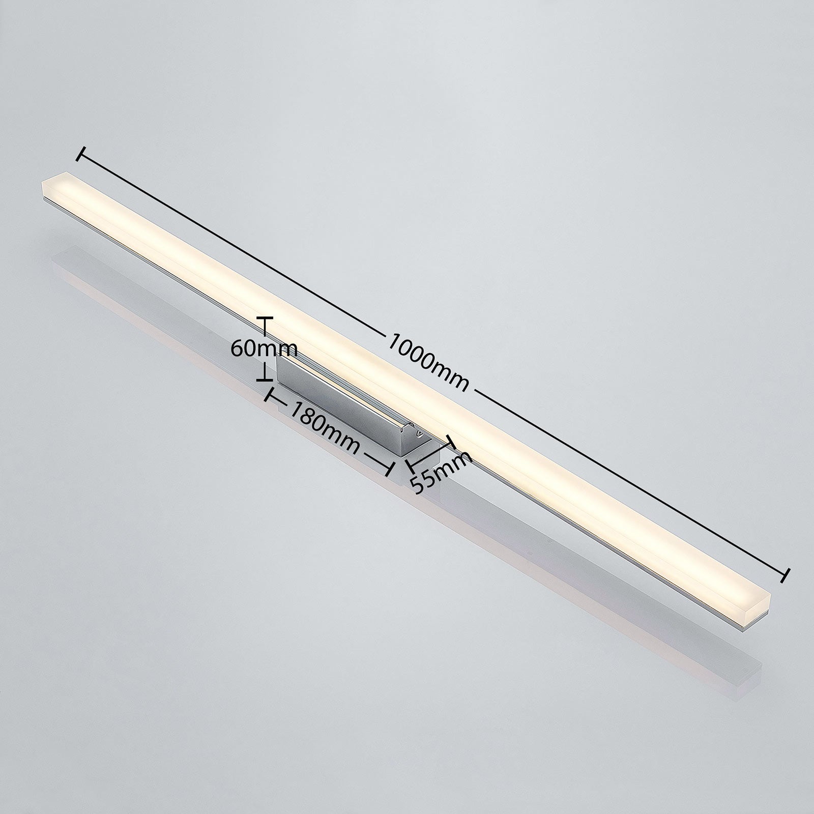 LED baderomslampe Levke dimbar krom/hvit 100 cm montert på bad