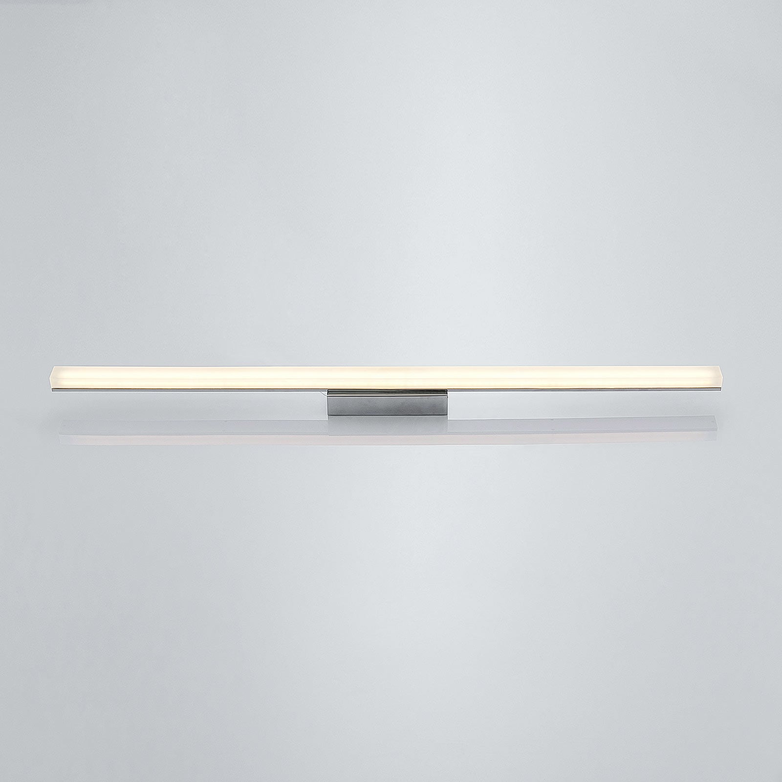 LED baderomslampe Levke dimbar krom/hvit 100 cm nærbilde metall