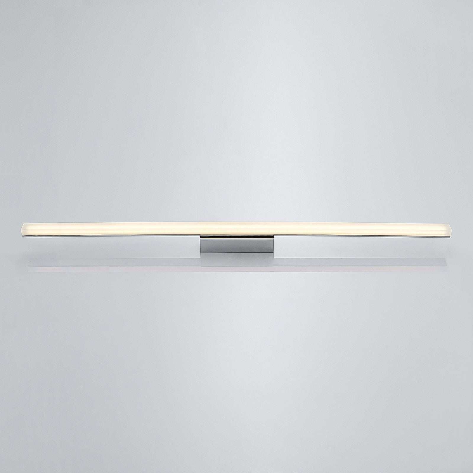 Nærbilde av akrylmaterialet på LED baderomslampe Levke dimbar 116 cm