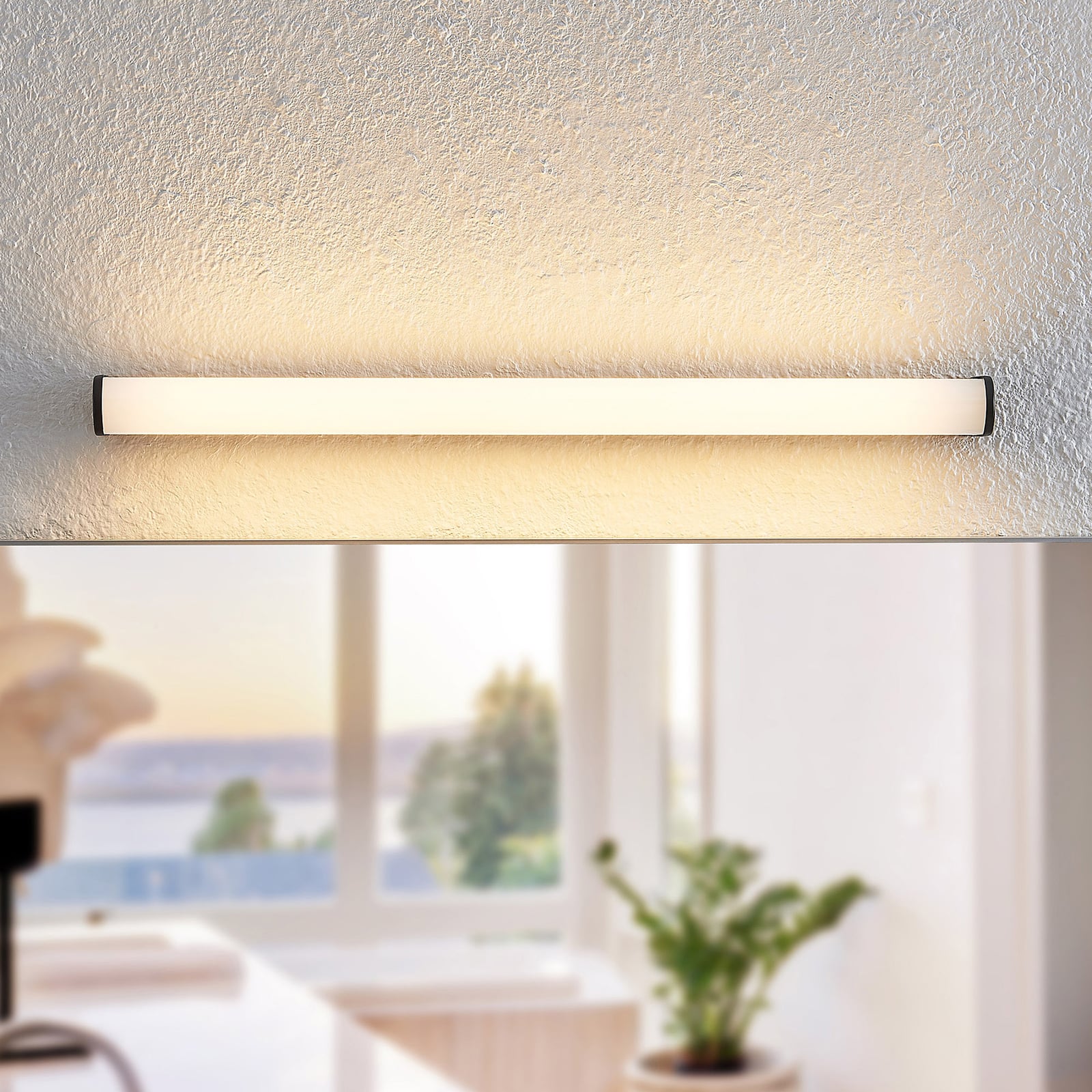 LED baderomslampe Ulisan rund svart 58,8 cm IP44 varmhvit montert på vegg