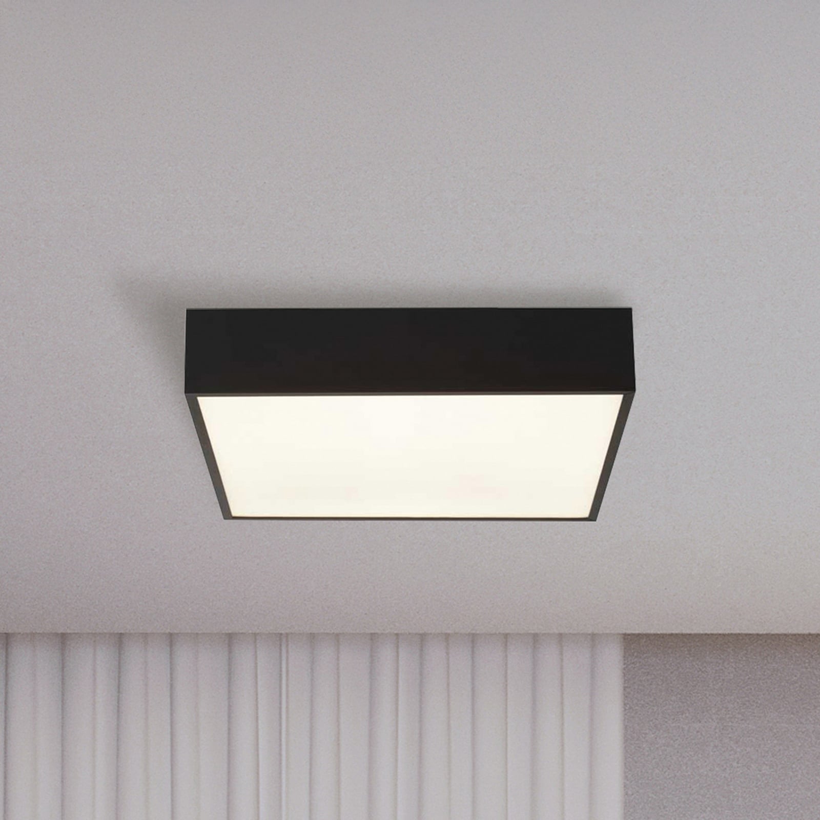 LED baderomslampe Zeus svart 30x30 cm 16W IP44 forfra