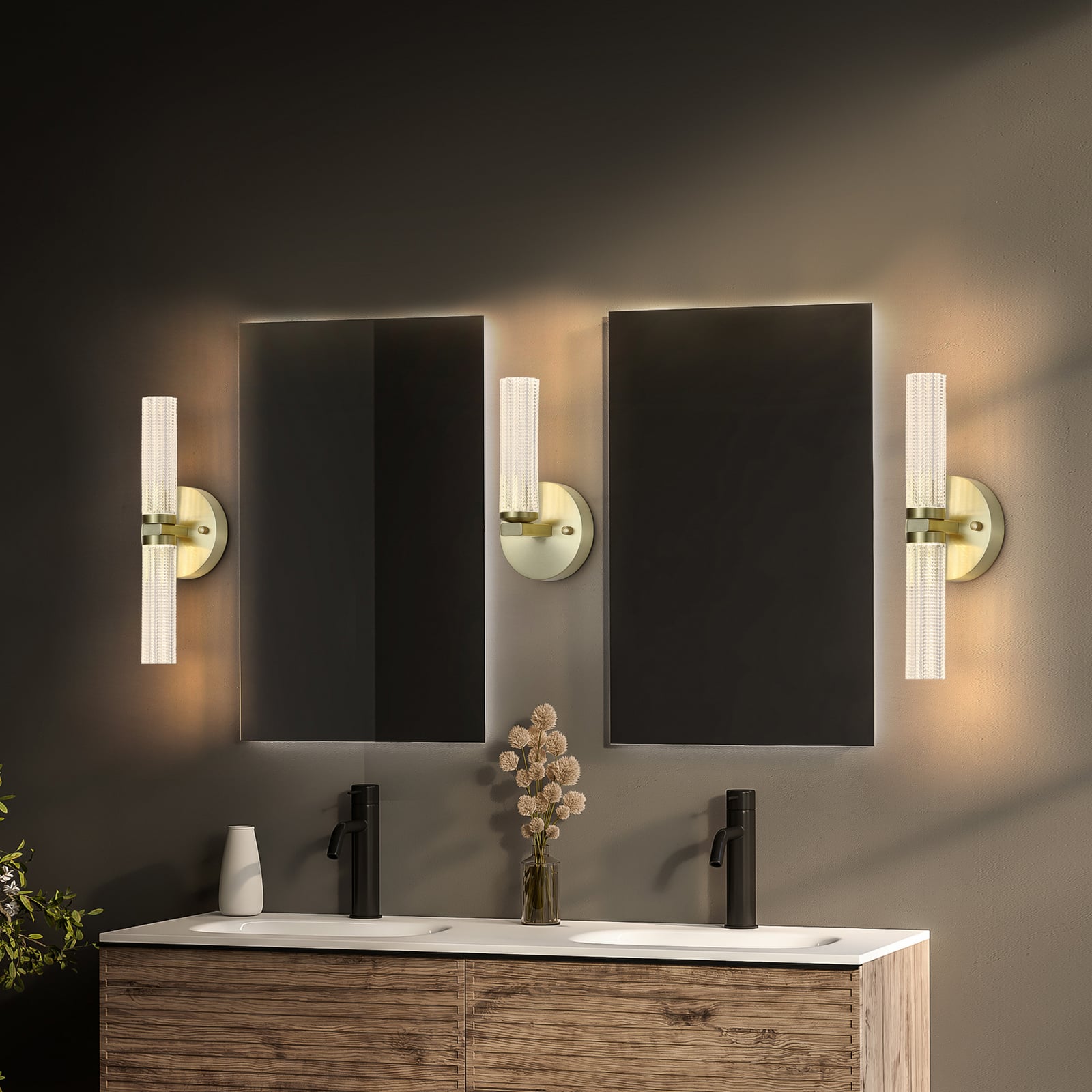 Detalj av LED baderomsvegglampe Aberdeen dimbar messing 24 cm IP44