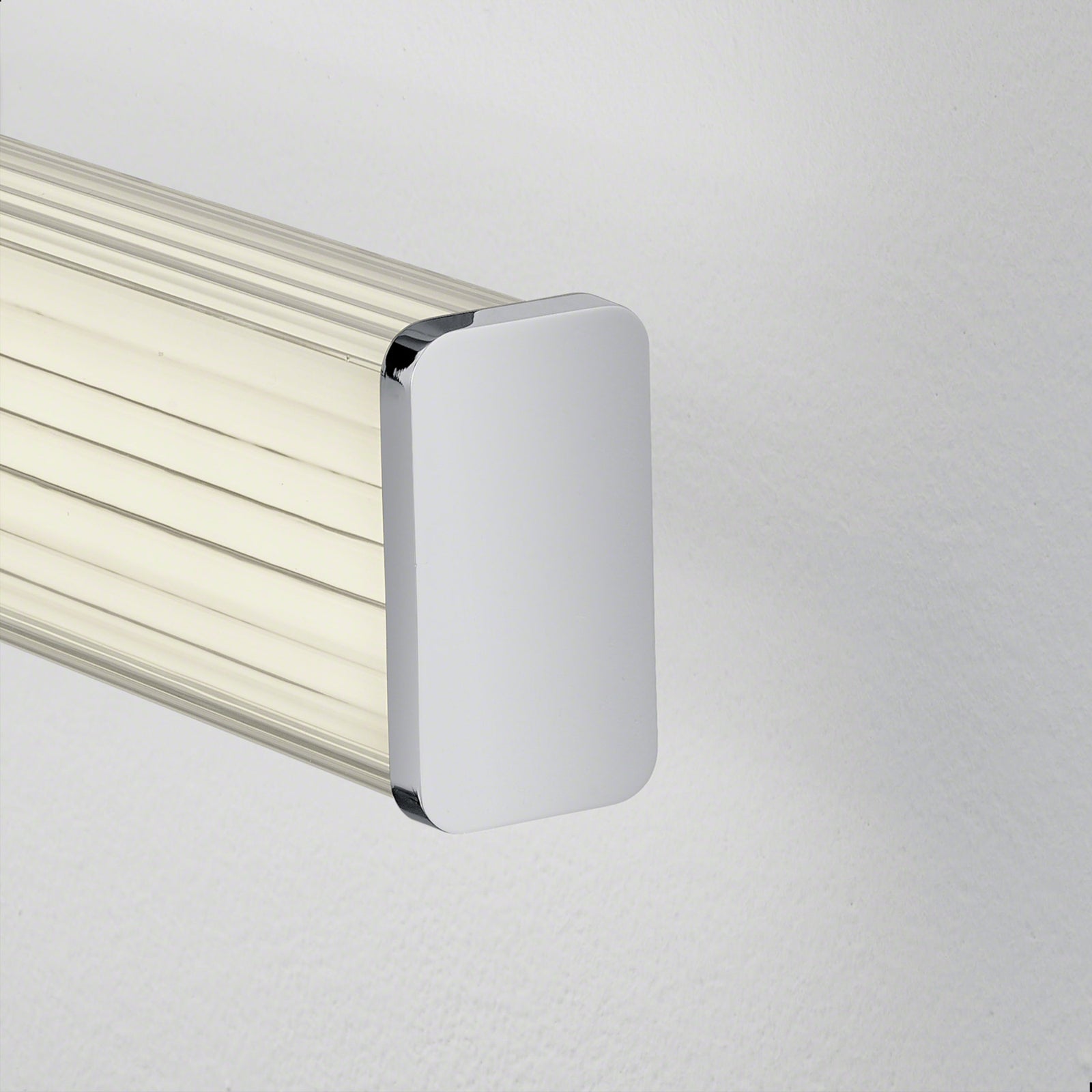 Detalj av LED baderomsvegglampe Alla krom 90 cm CCT IP44