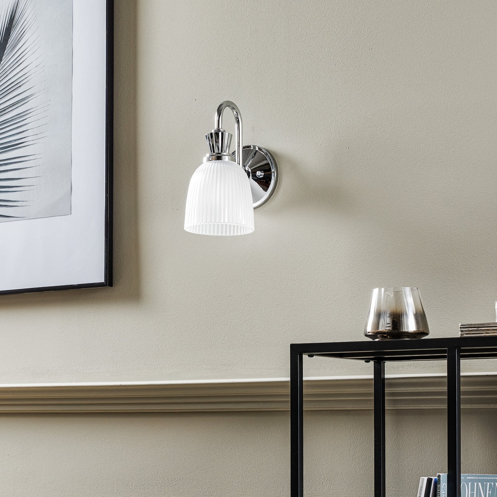 Detalj av glasskjerm på LED baderomsvegglampe Cora med glasskjerm G9 IP44