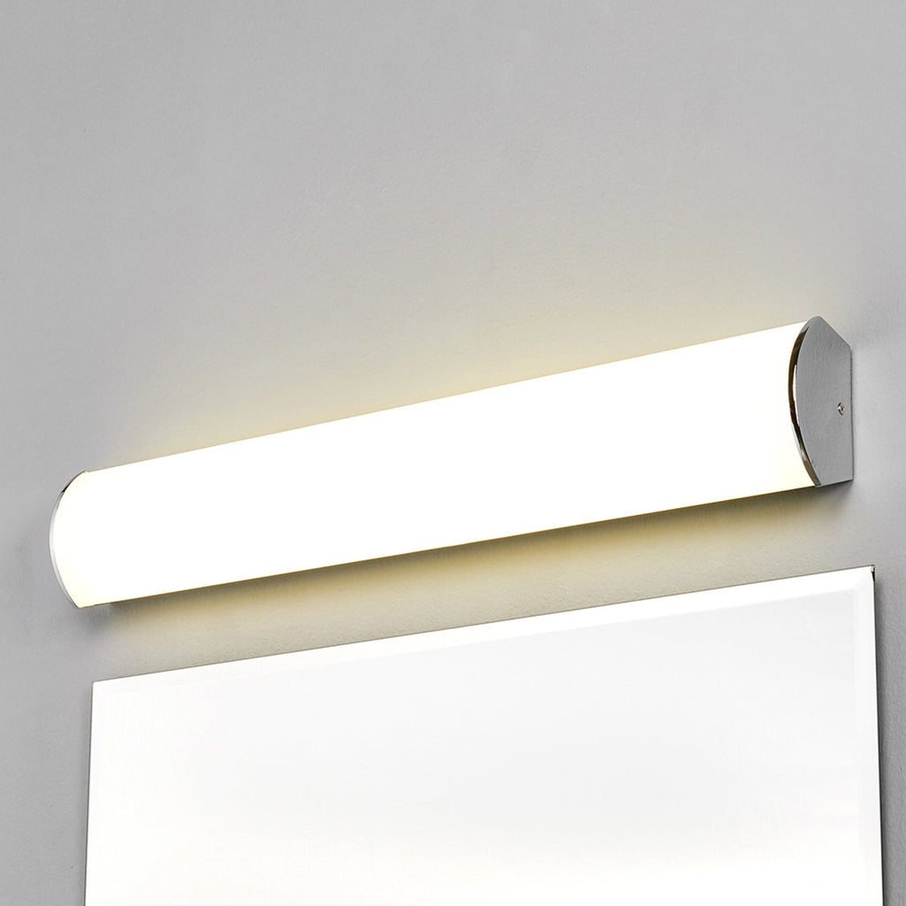 LED baderomsvegglampe Elanur hvit/krom 58 cm forfra