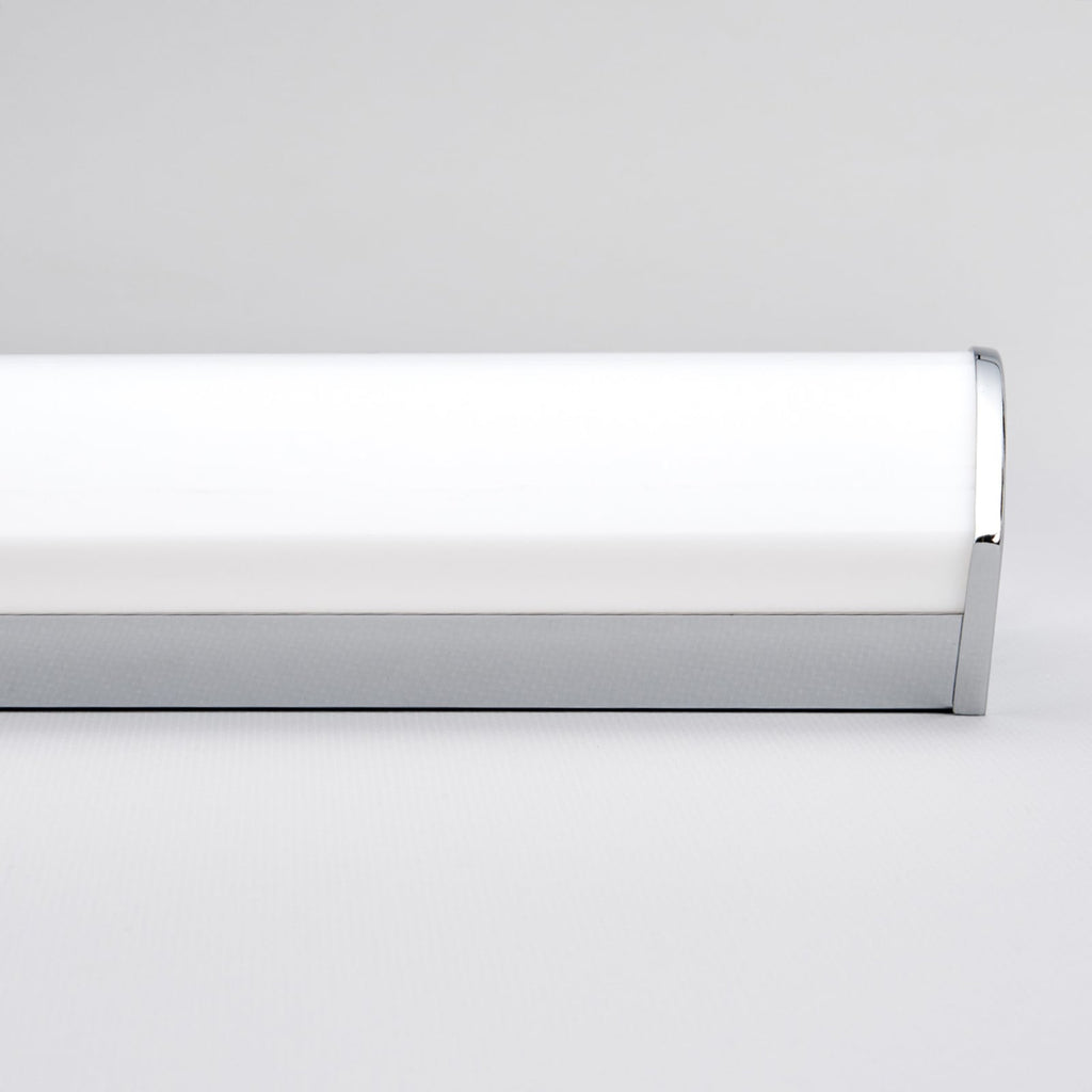 LED baderomsvegglampe Elanur hvit/krom 58 cm sideprofil