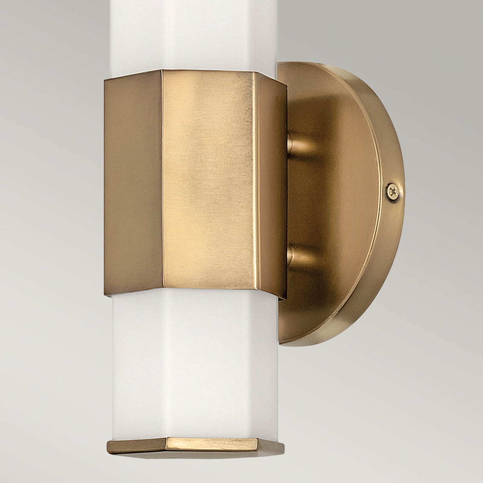 Detaljbilde av LED baderomsvegglampe Facet Single messing 3000K IP44