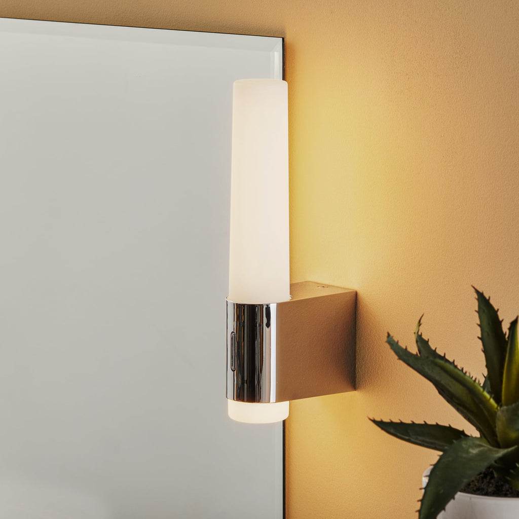 LED baderomsvegglampe Helva Night krom IP44 med bryter forfra