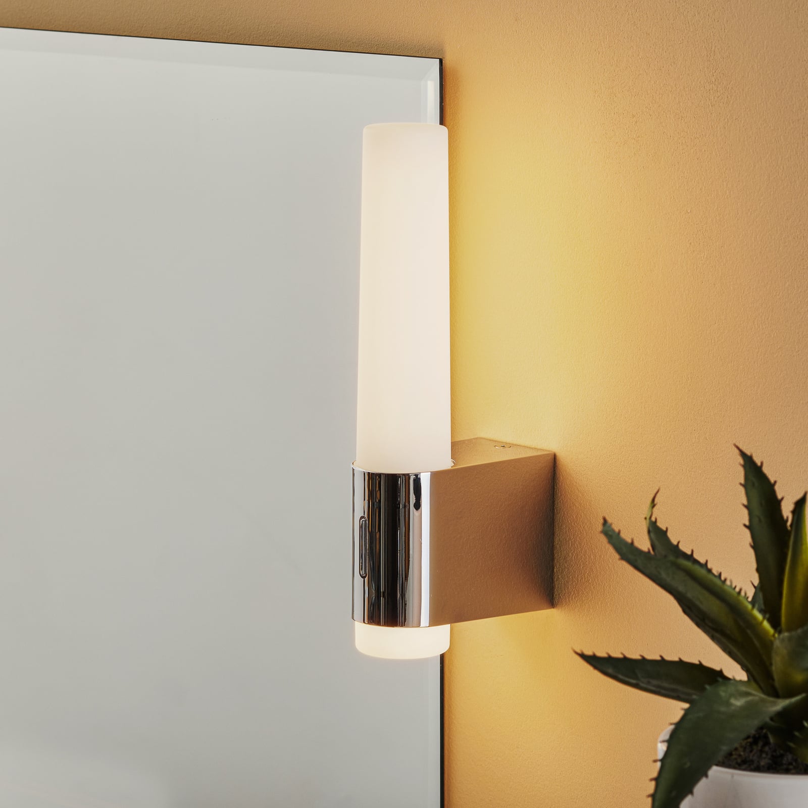 LED baderomsvegglampe Helva Night krom IP44 med bryter forfra