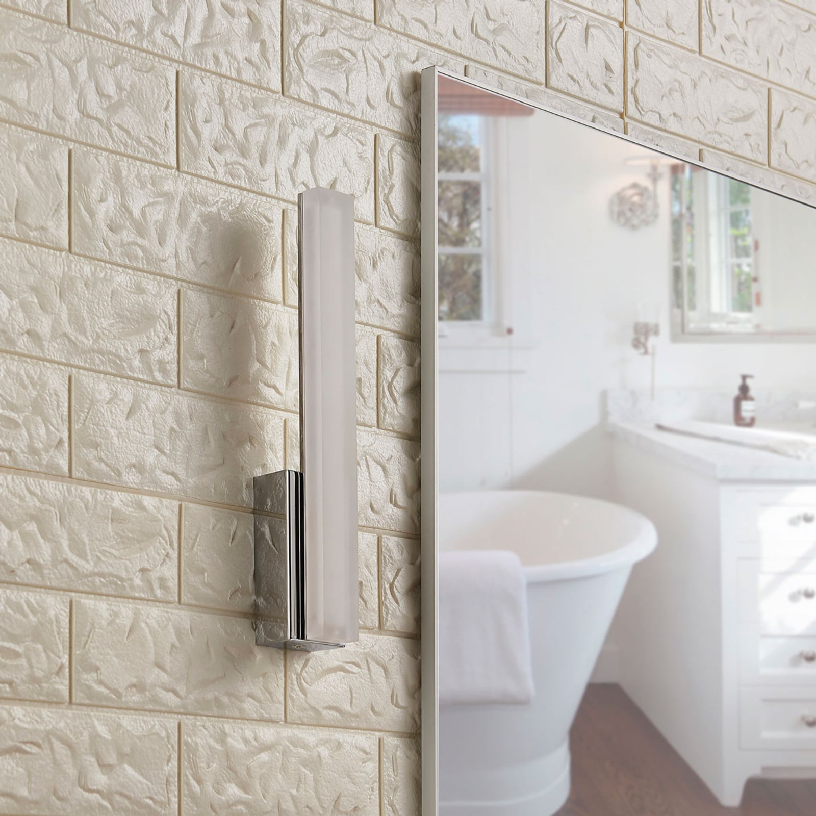 LED baderomsvegglampe Julie krom 32 cm IP44 detalj av kromfinish