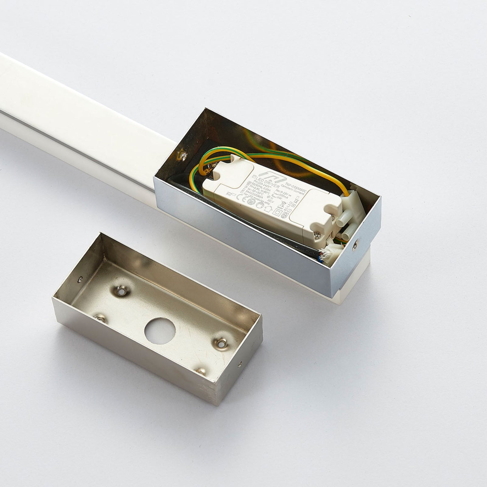 LED baderomsvegglampe Julie krom 32 cm IP44 installasjonsdetalj