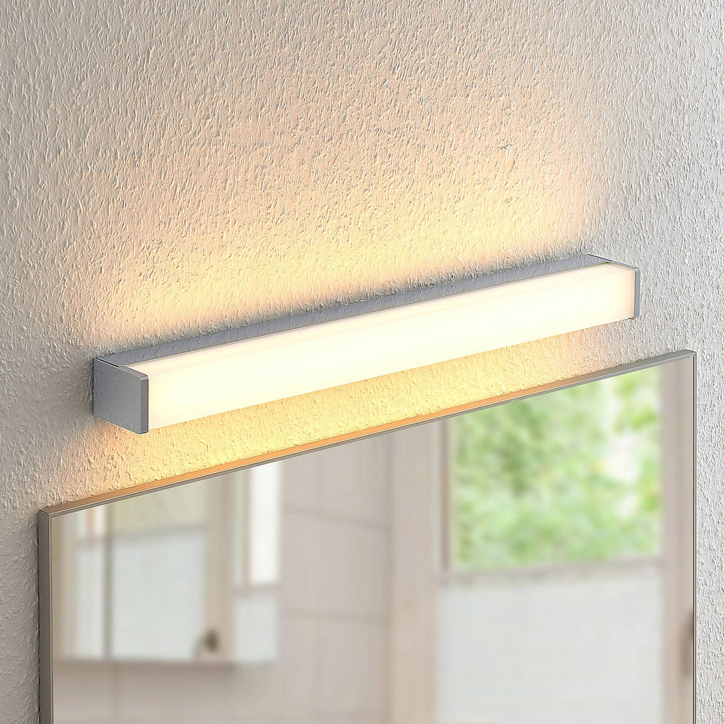 LED baderomsvegglampe Klea 60 cm krom aluminium IP44 nærbilde