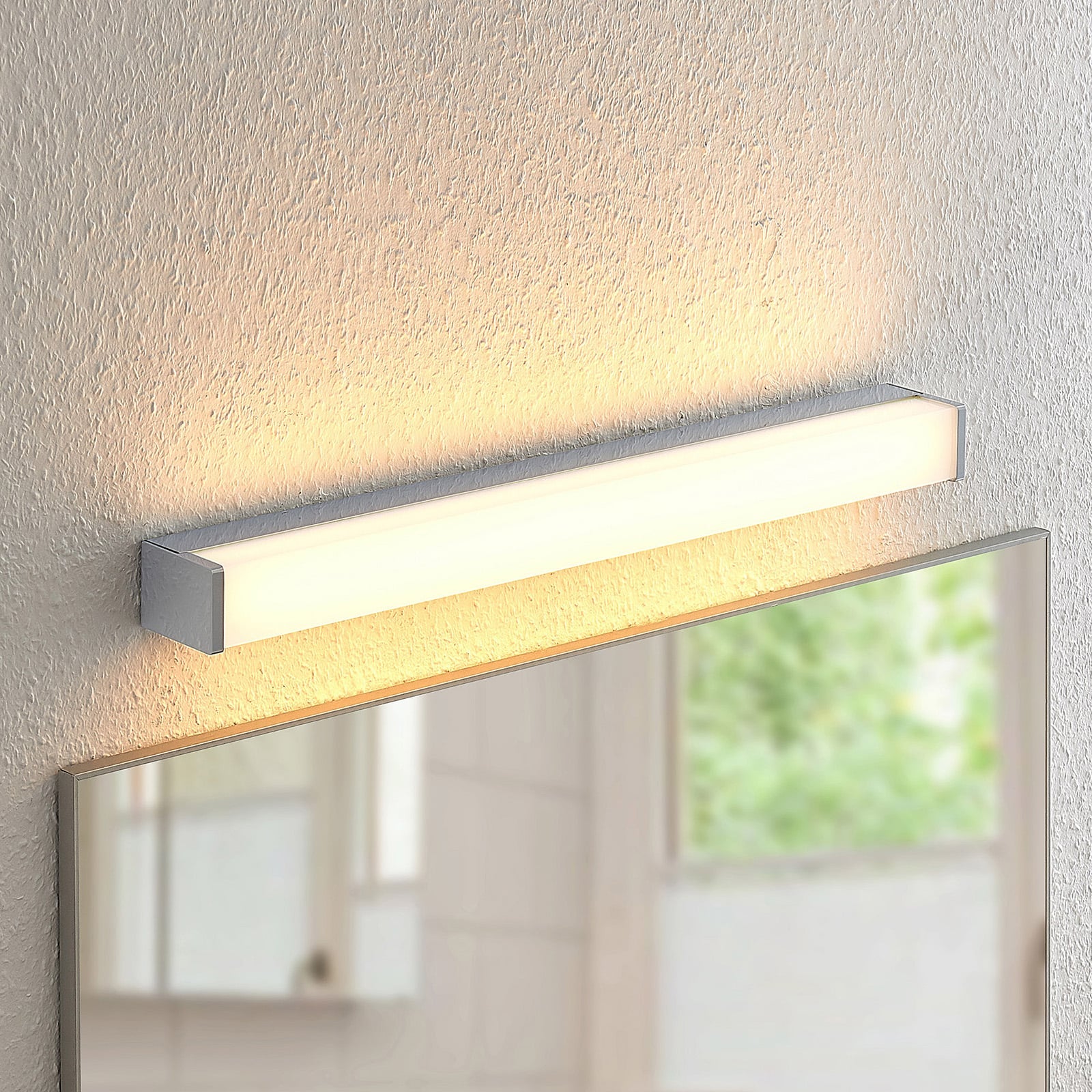 LED baderomsvegglampe Klea 60 cm krom aluminium IP44 nærbilde