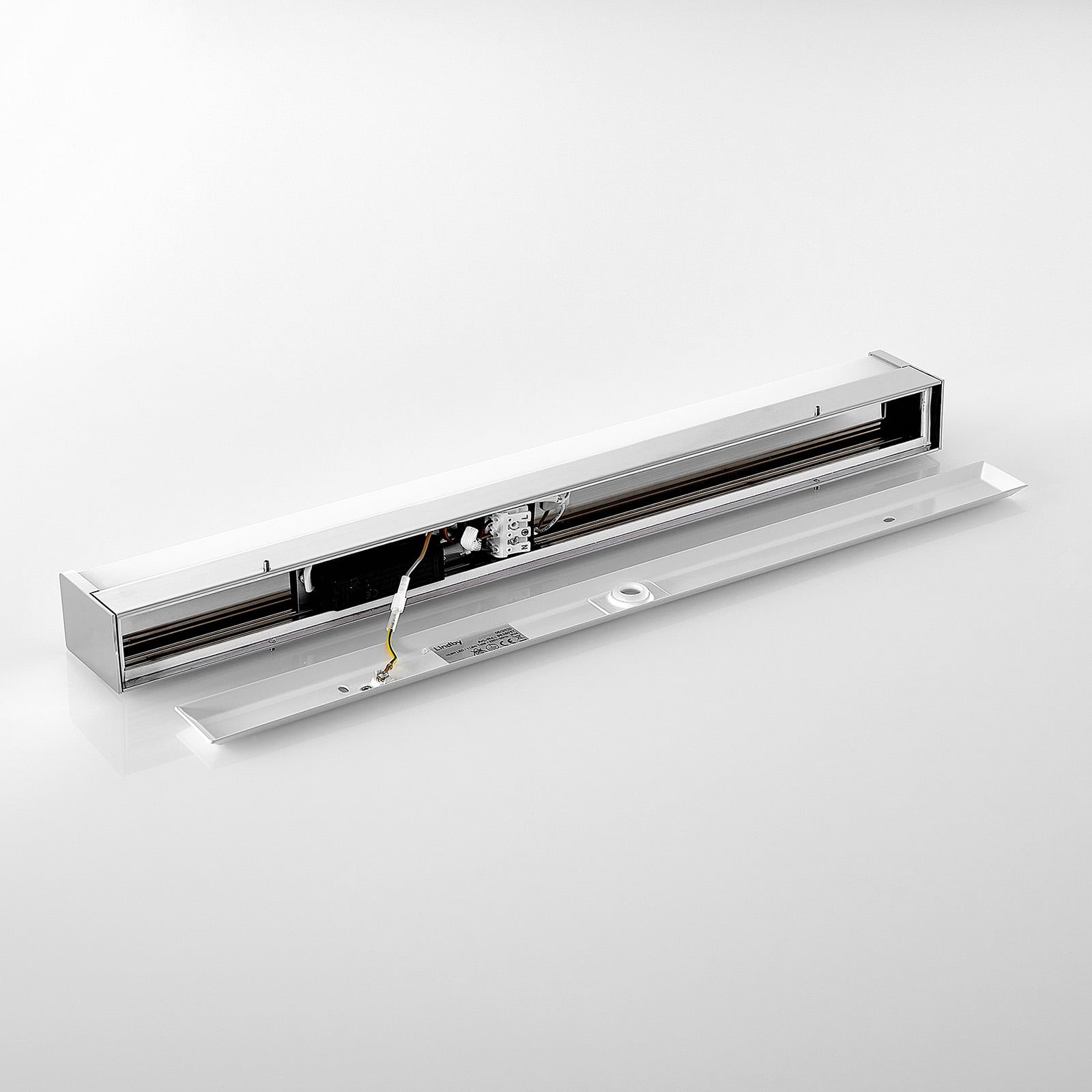 LED baderomsvegglampe Klea 60 cm krom aluminium IP44 monteringsdetalj
