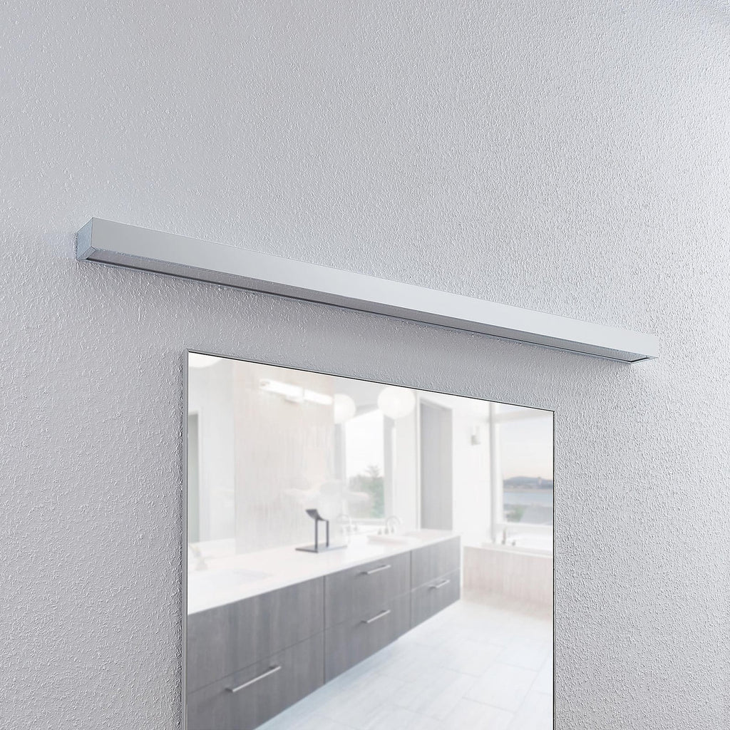 Nærbilde av LED baderomsvegglampe Layan 120 cm krom