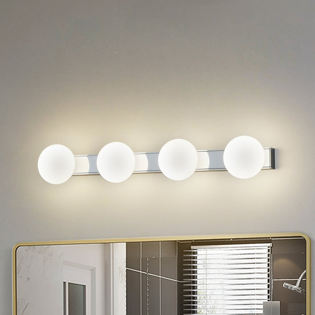 LED baderomsvegglampe Myrra 4-lys glass krom 60 cm fra forfra