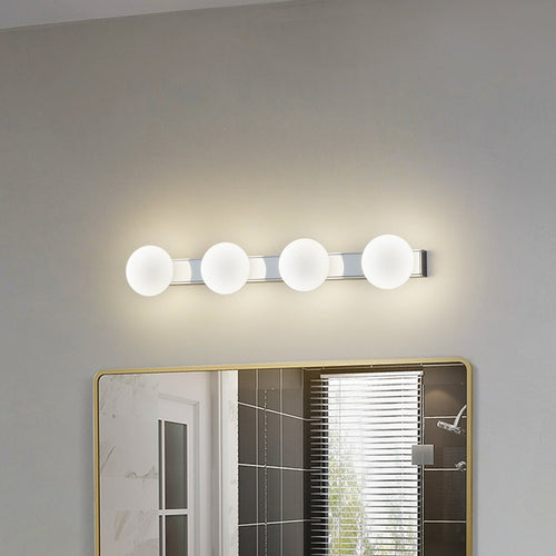 LED baderomsvegglampe Myrra 4-lys glass krom 60 cm detalj av lys