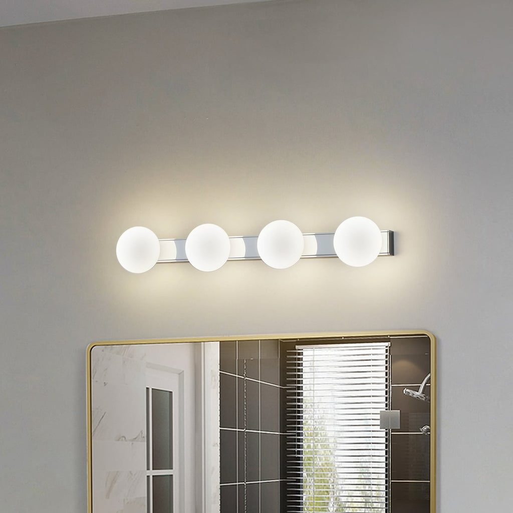 LED baderomsvegglampe Myrra 4-lys glass krom 60 cm detalj av lys