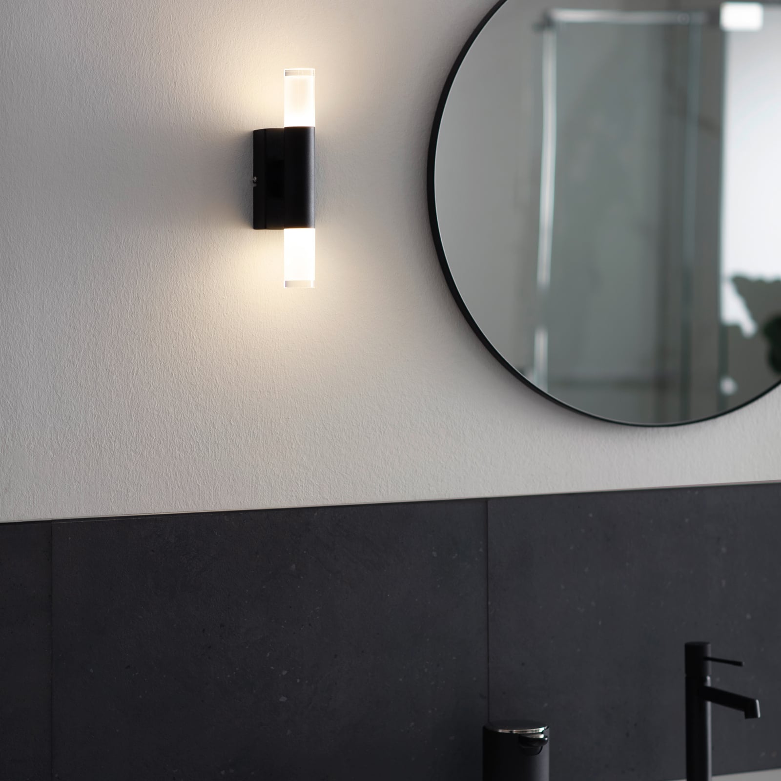 LED baderomsvegglampe Twice 2-lys CCT IP44 svart bakside