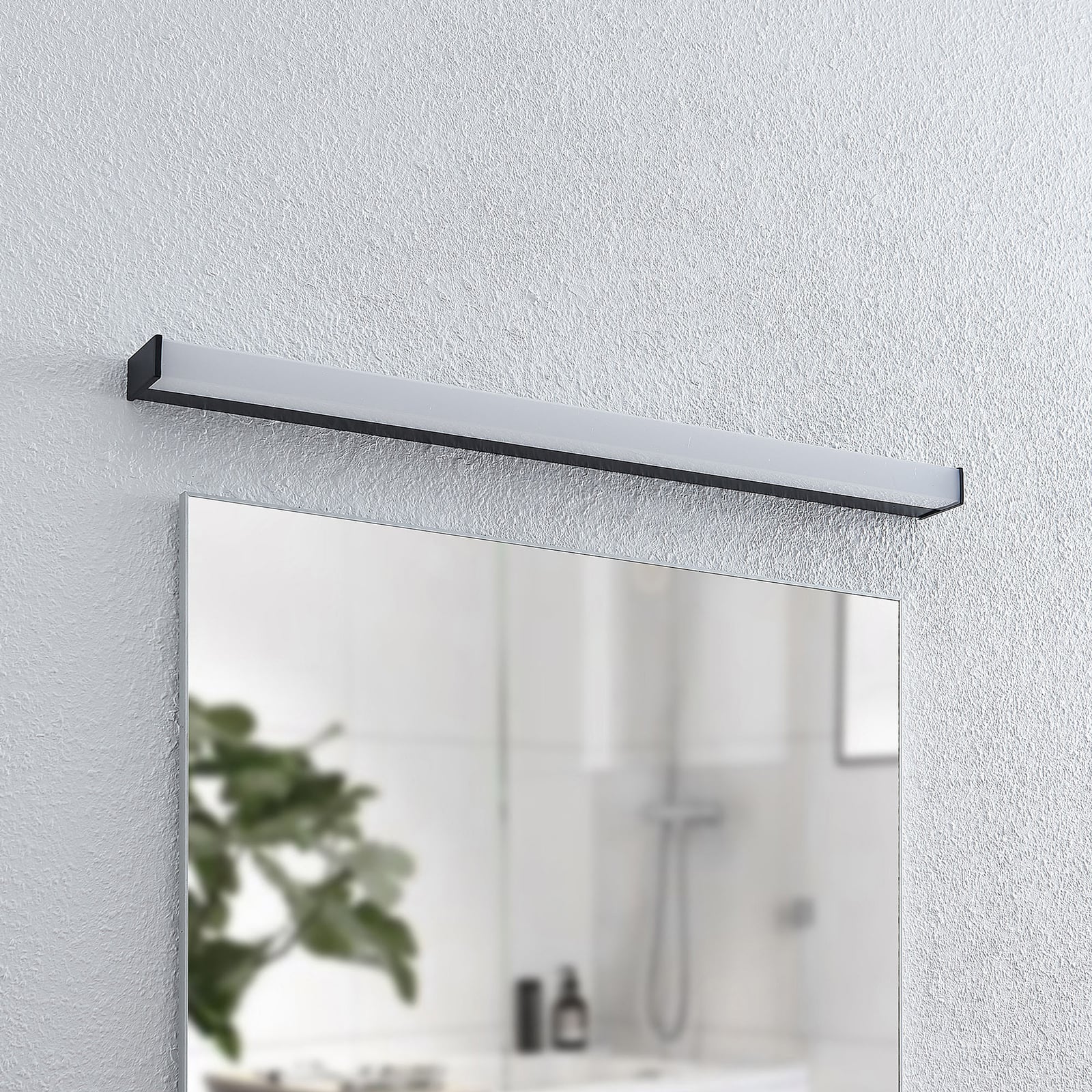 LED baderomsvegglampe Ulisan svart 89 cm IP44 bakside