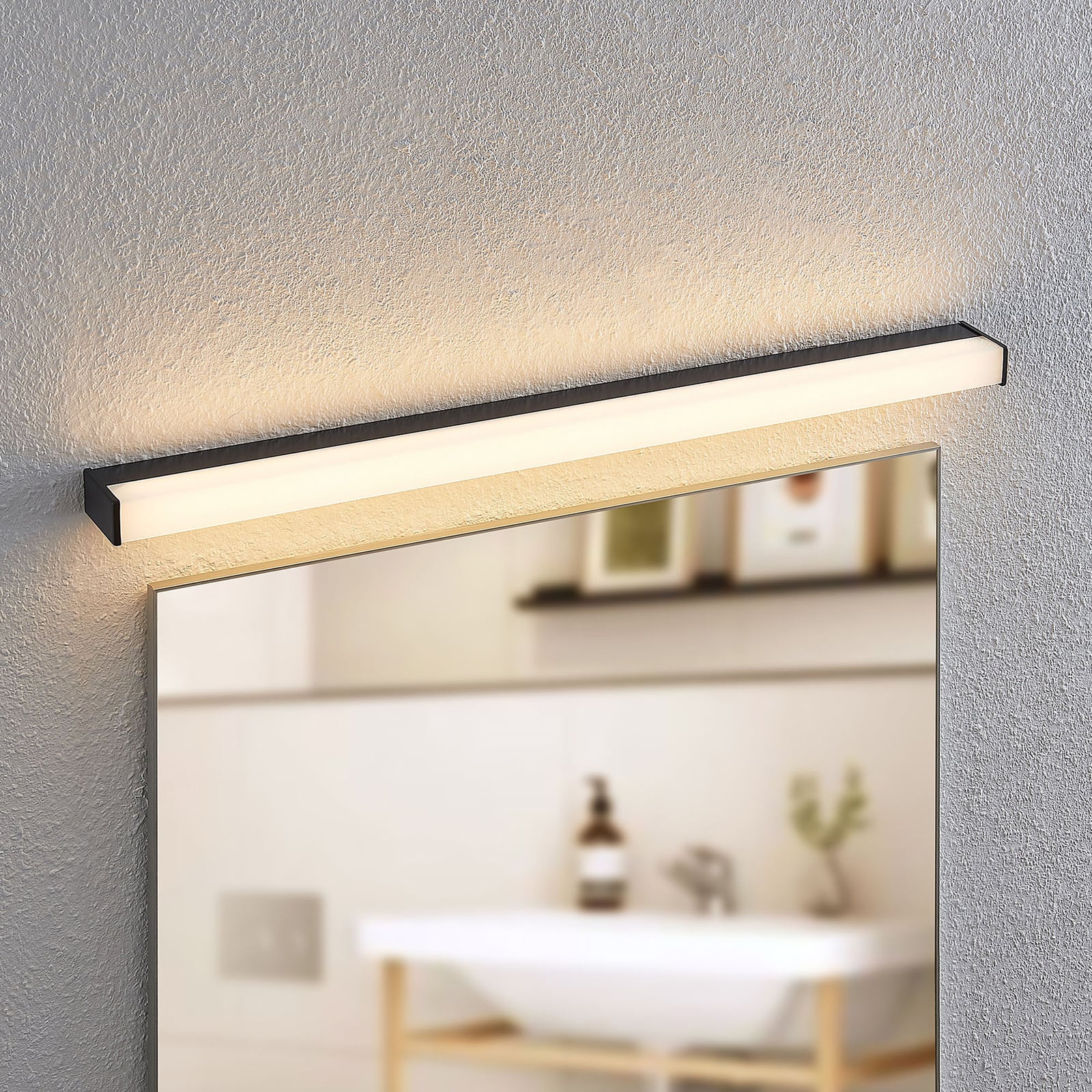 Detalj av LED baderomsvegglampe Ulisan svart 89 cm IP44