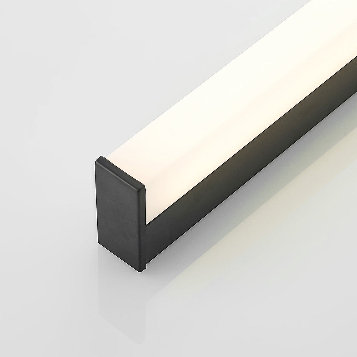 LED baderomsvegglampe Ulisan svart/hvit lys i bruk