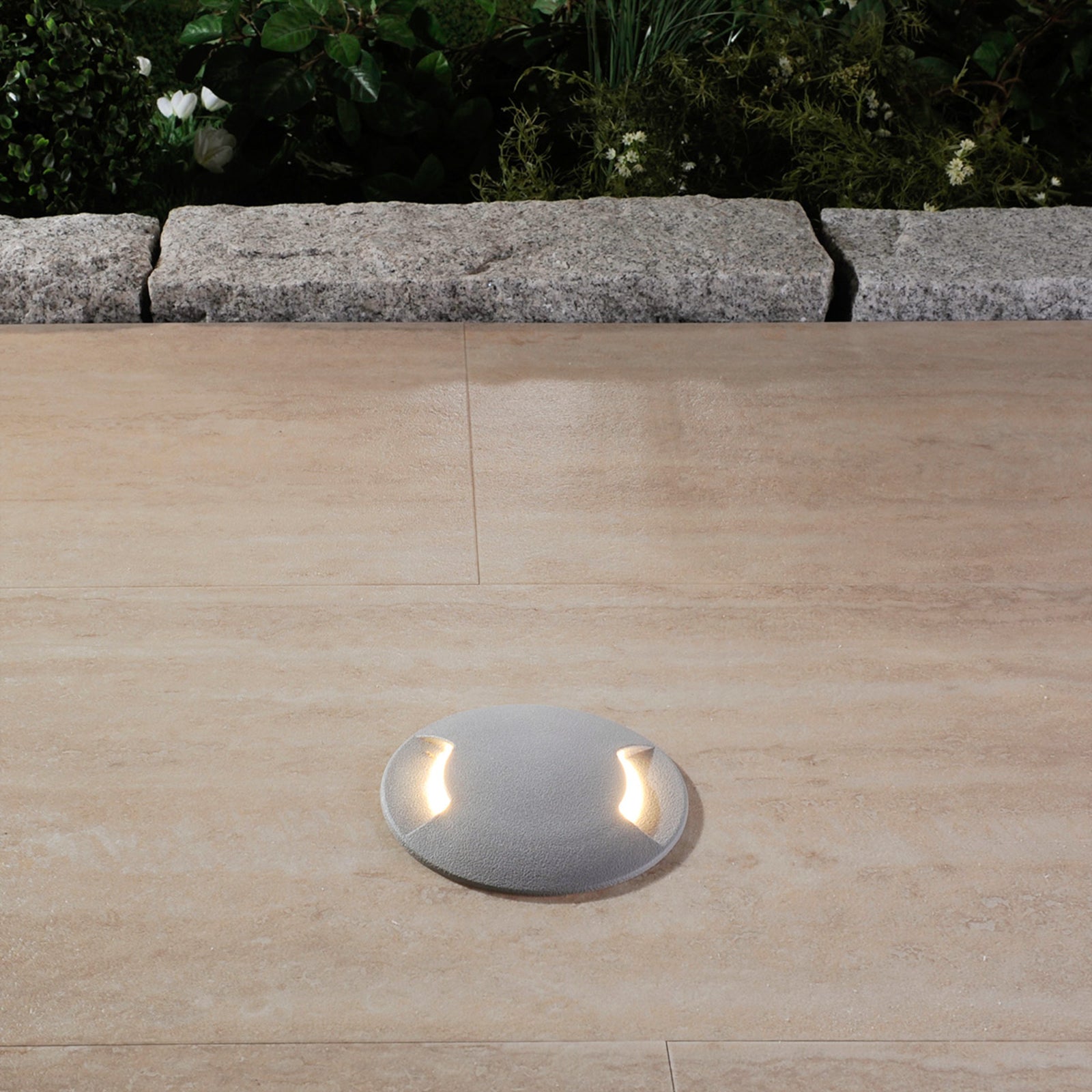 LED bakkespot Ceci 120-2L grå CCT 2-veis Ø12 cm IP67 lysdetalj