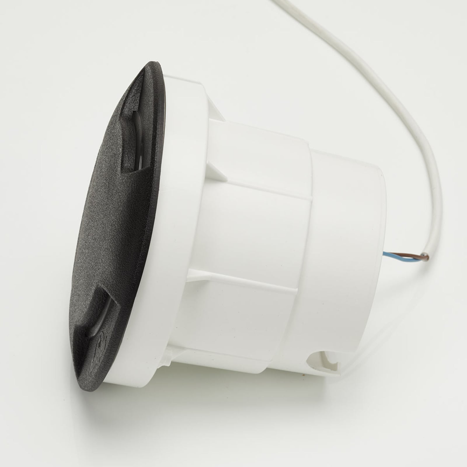 LED bakkespot Ceci 160-3L svart CCT Ø16 cm IP67 montert i bakken