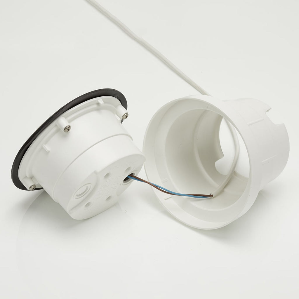 LED bakkespot Ceci 160-3L svart CCT Ø16 cm IP67 nærbilde lysutslipp