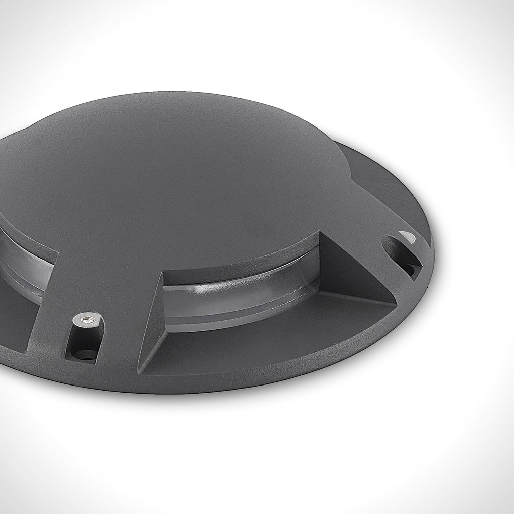LED bakkespot Cormac 4-lys Ø21 cm IP67 mørkegrå montert i innkjørsel