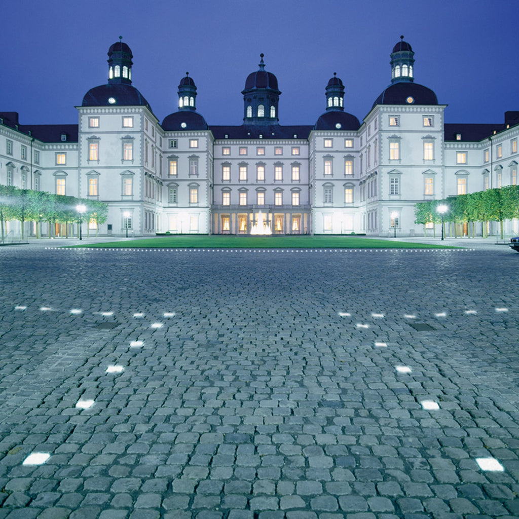 Detalj av LED bakkespot Light Stone betong 10x10 cm IP68