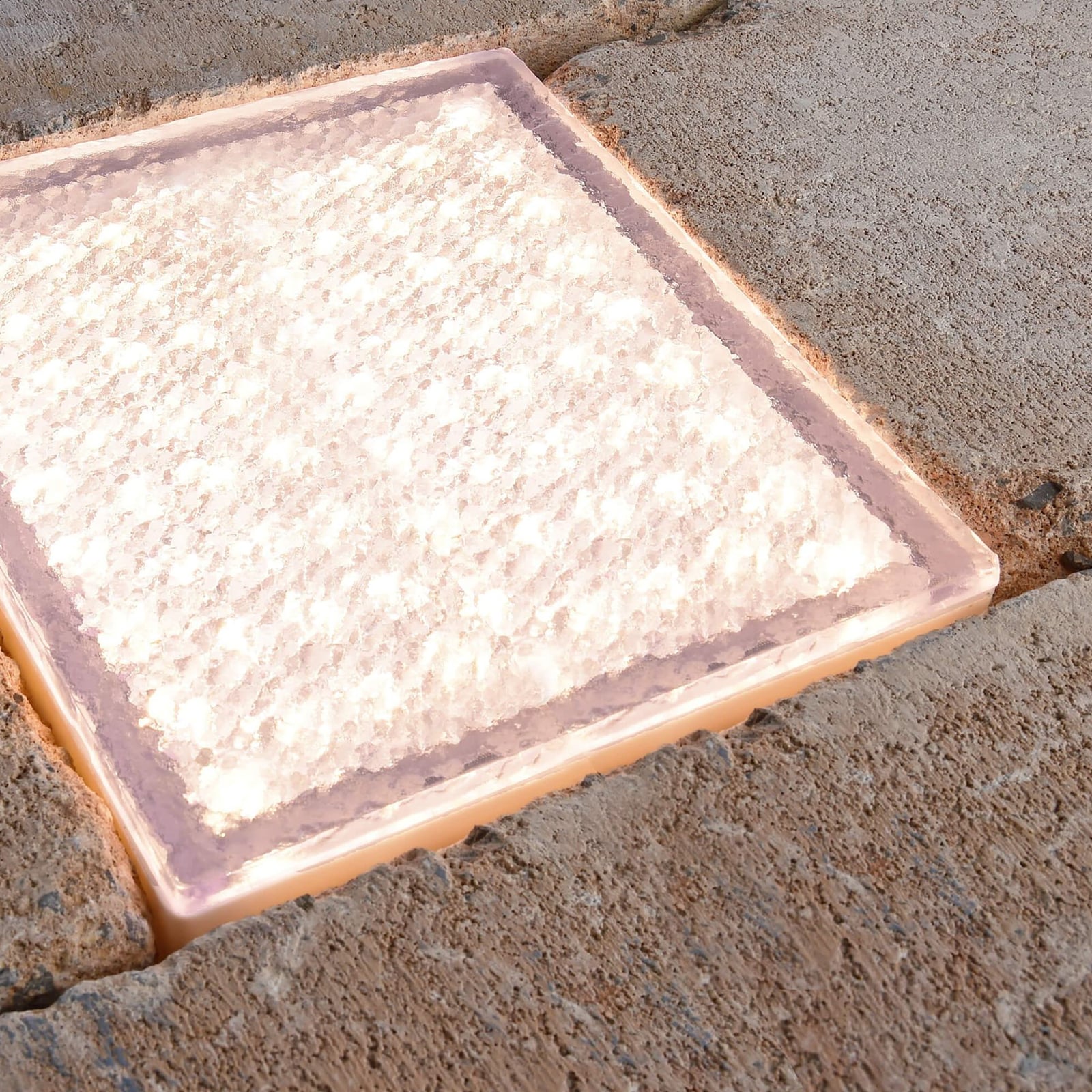 LED bakkespot Tabit brosteinsoptikk 20x20 cm 3,7W IP67 montert i uteområde