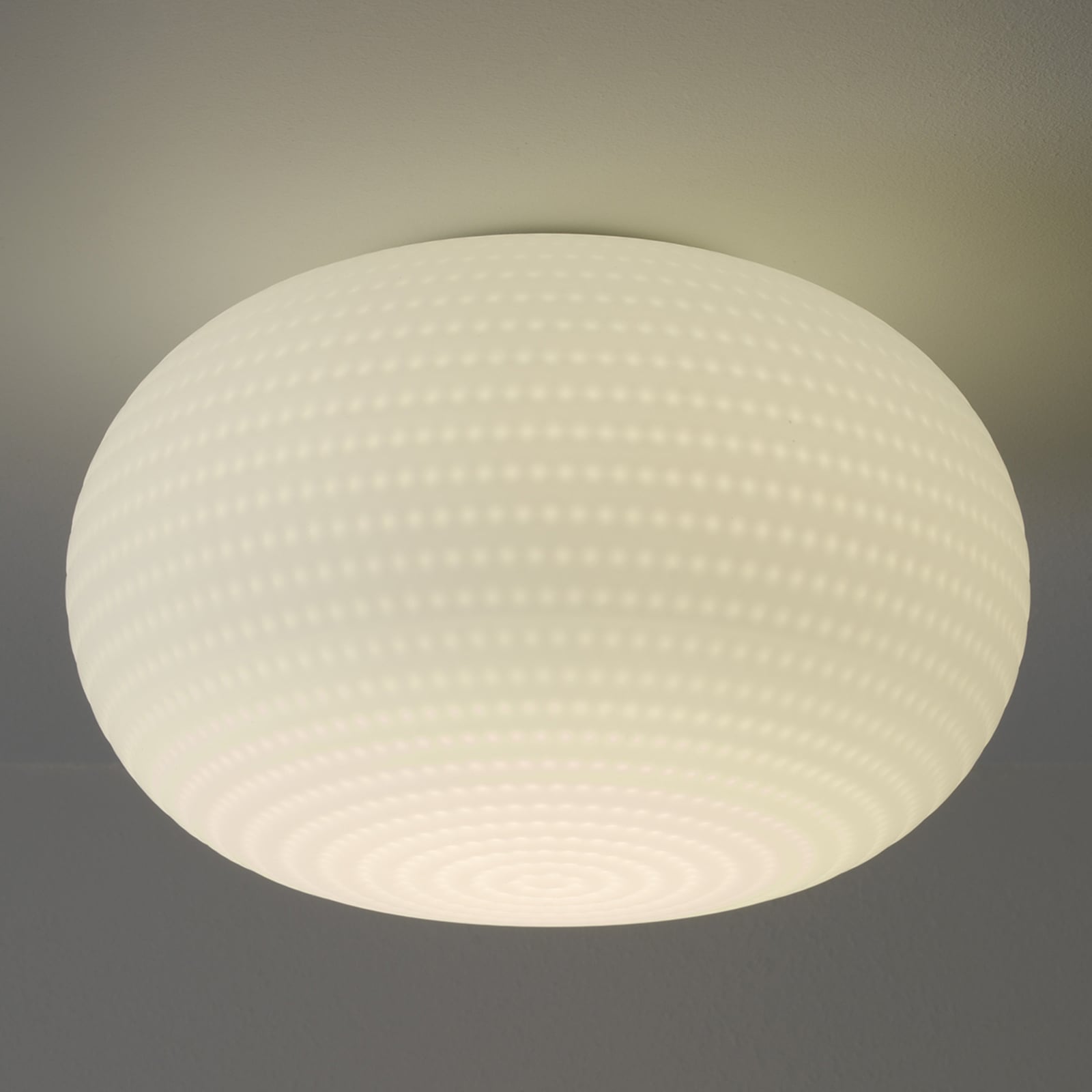 LED vegg- og taklampe Bianca dimbar Ø30 cm - Fontana Arte nærbilde av glassdetalj