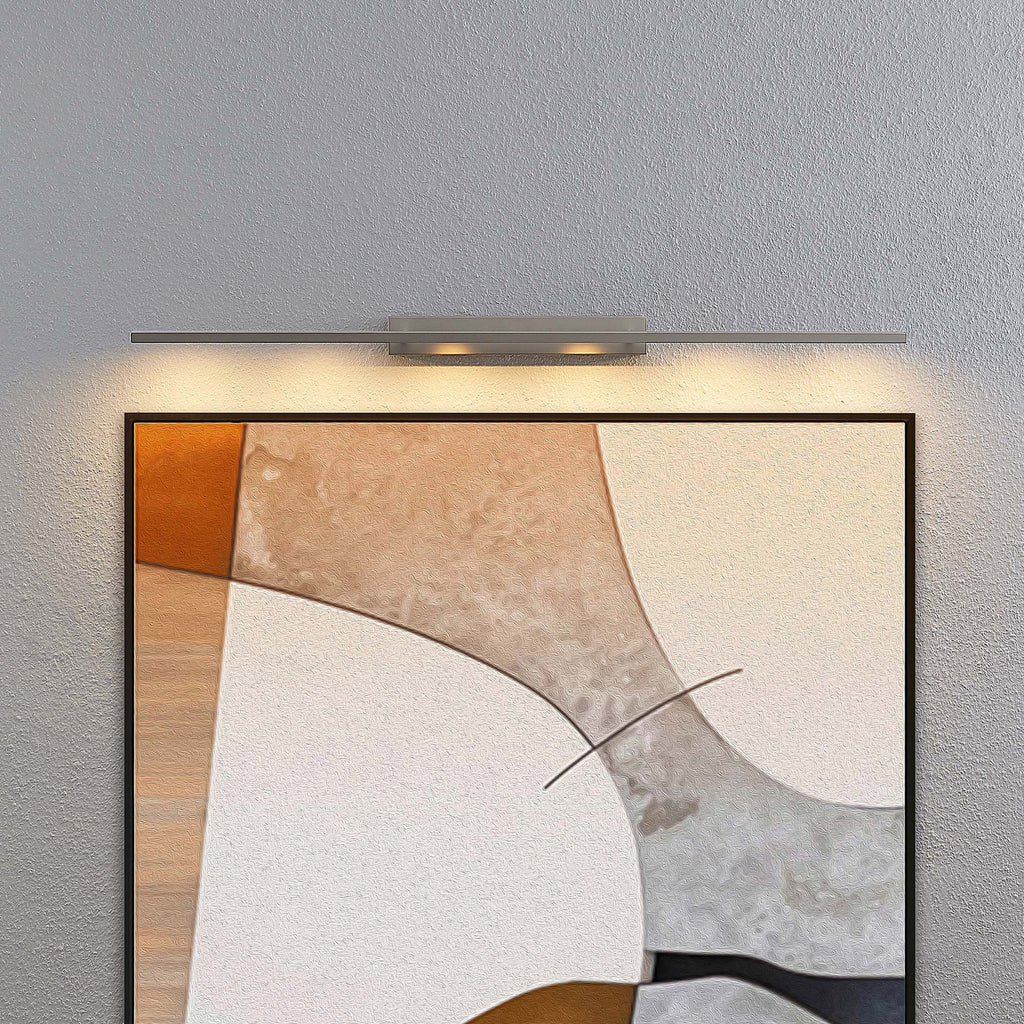 LED bildelampe Alexis dimbar matt nikkel 118 cm montert på vegg