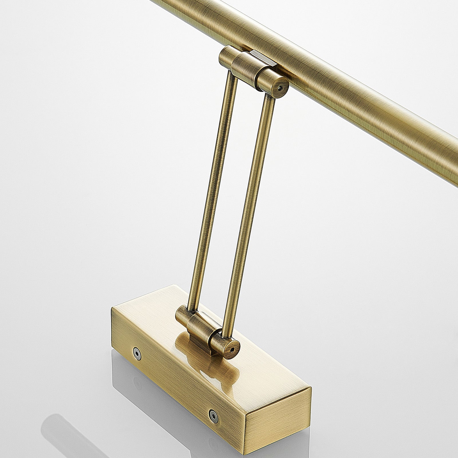 LED bildelampe Dimitrij messing 54 cm belysning på bilde