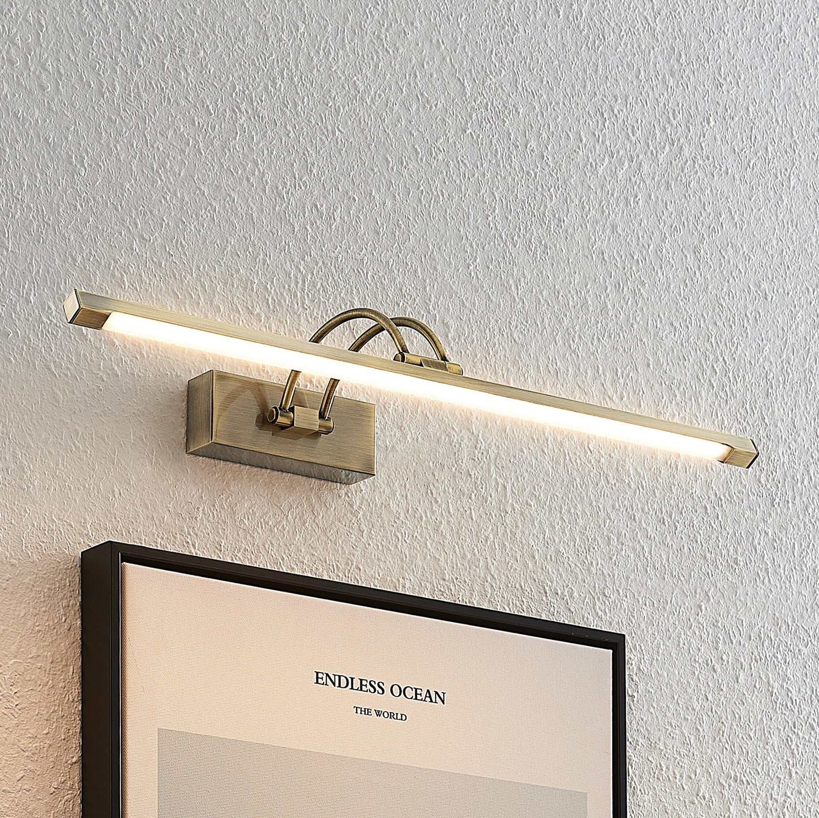 LED bildelampe Felena antikk messing montert