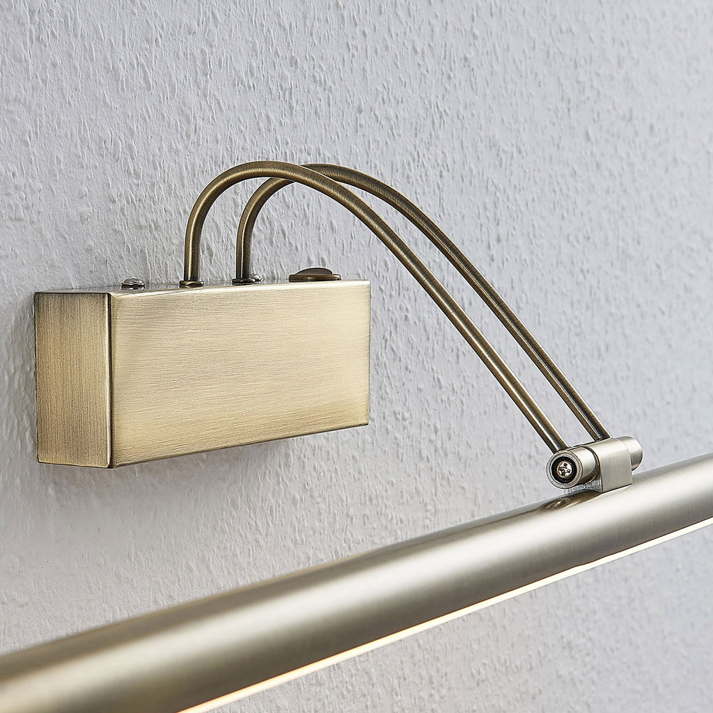 LED bildelampe Mailine gammelmessing 69 cm lysdetalj