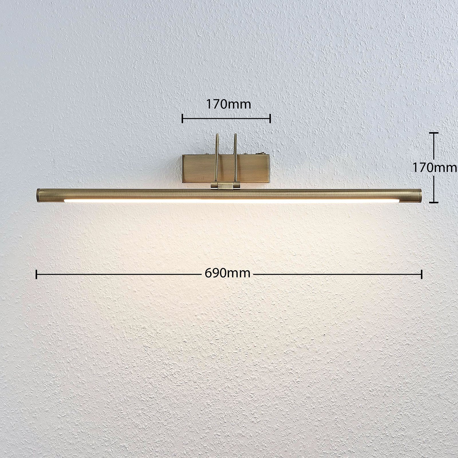 Montert LED bildelampe Mailine gammelmessing 69 cm over bilde