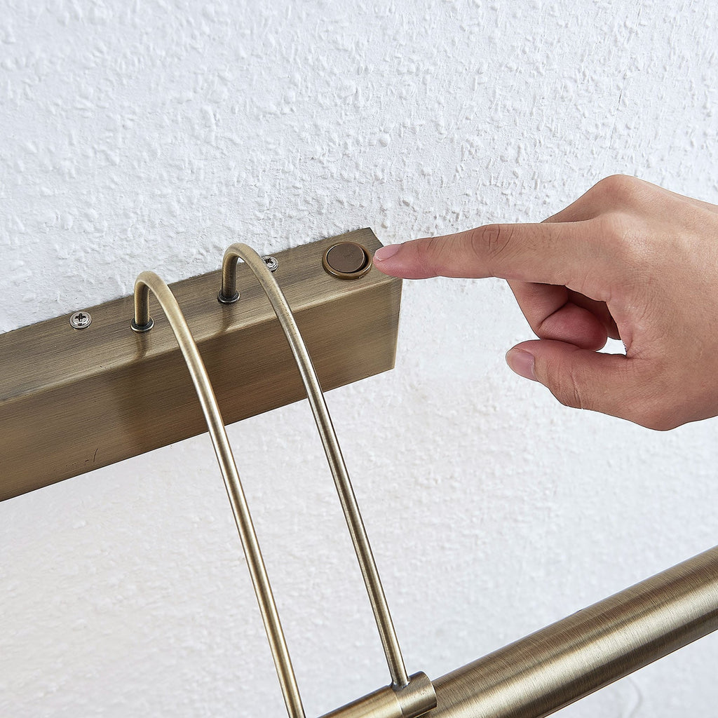 Nærbilde av LED bildelampe Mailine gammelmessing 69 cm metallfinish