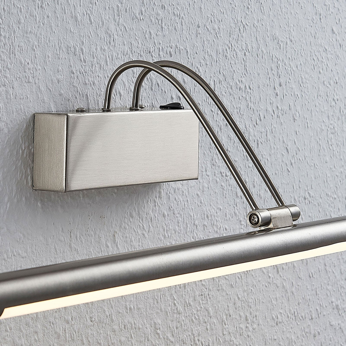 Sideprofil av LED bildelampe Mailine nikkel med bryter