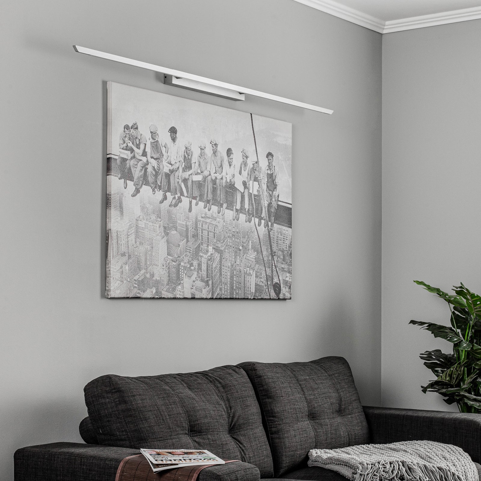 Detalj av geststyring på LED bildelampe Niara dimbar CCT aluminium 168 cm
