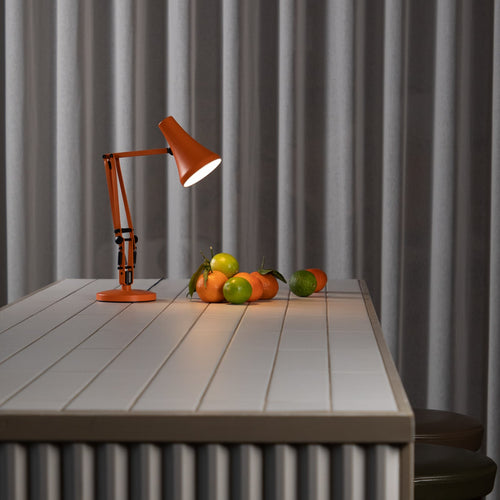 LED bordlampe 90 MINI MINI VIVID dimbar orange USB bakside